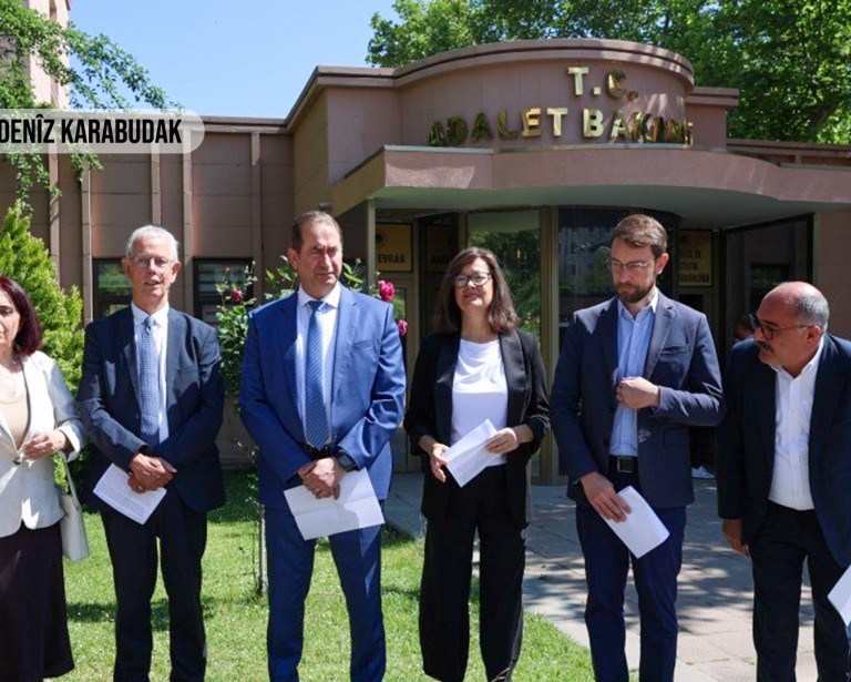 Şandeya Meclisa Parlamenteran a hat Enqereyê: Çareserî bi beşdariya birêz Ocalan mimkun e 
